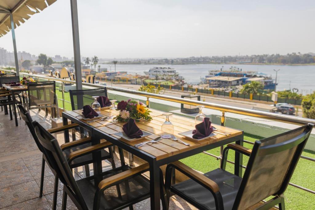 Ultra Loaloa Nile Maadi Hotel Le Caire Extérieur photo